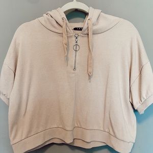 INGNI cropped short sleeve sweatshirt.